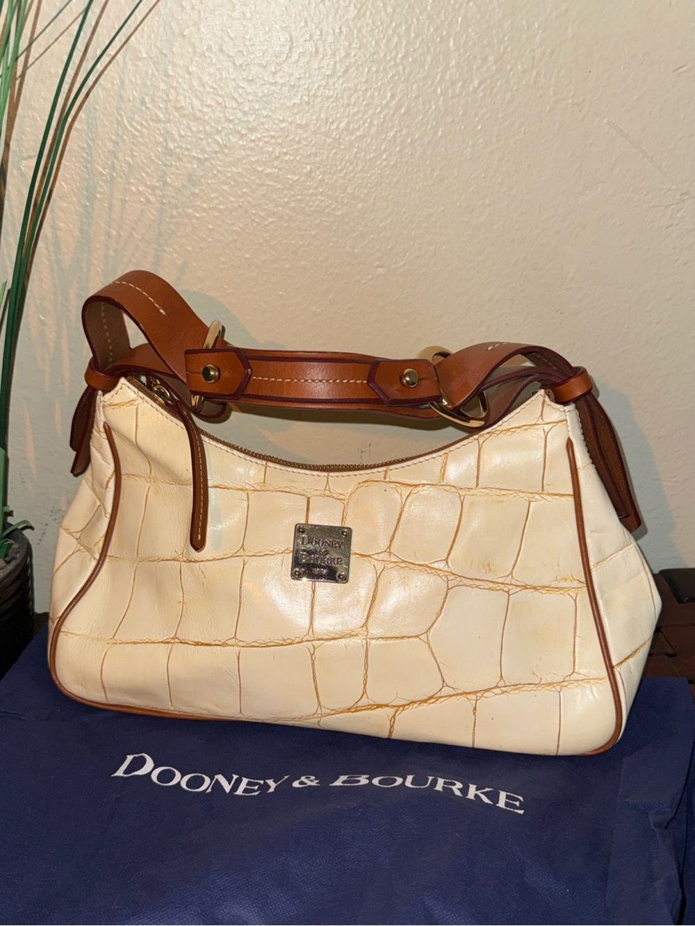 Dooney & Bourke Crocodile Embossed leather Y2K hobo pink interior